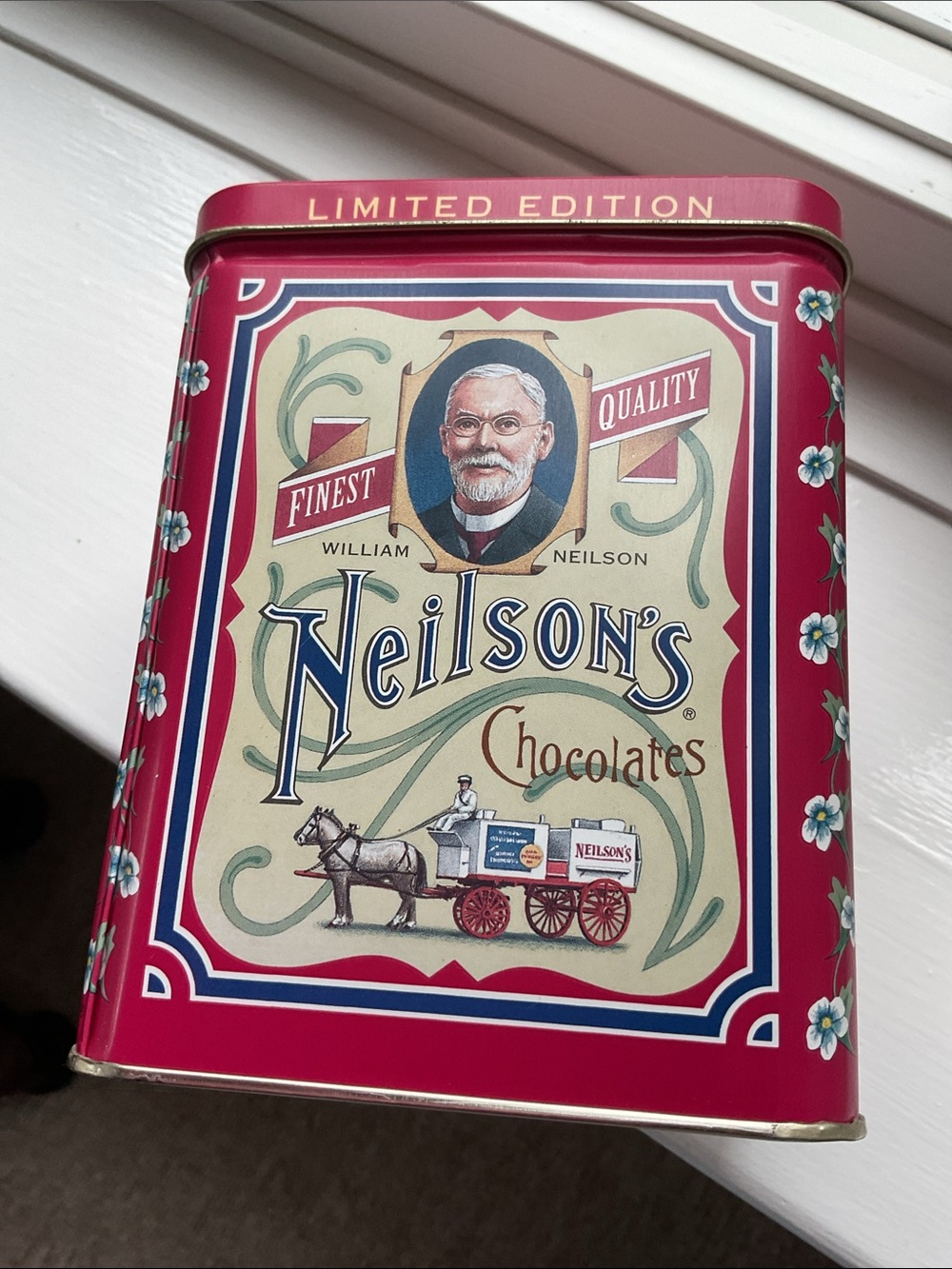 Vintage Limited Edition Decorative Chocolate Tin by Neilson